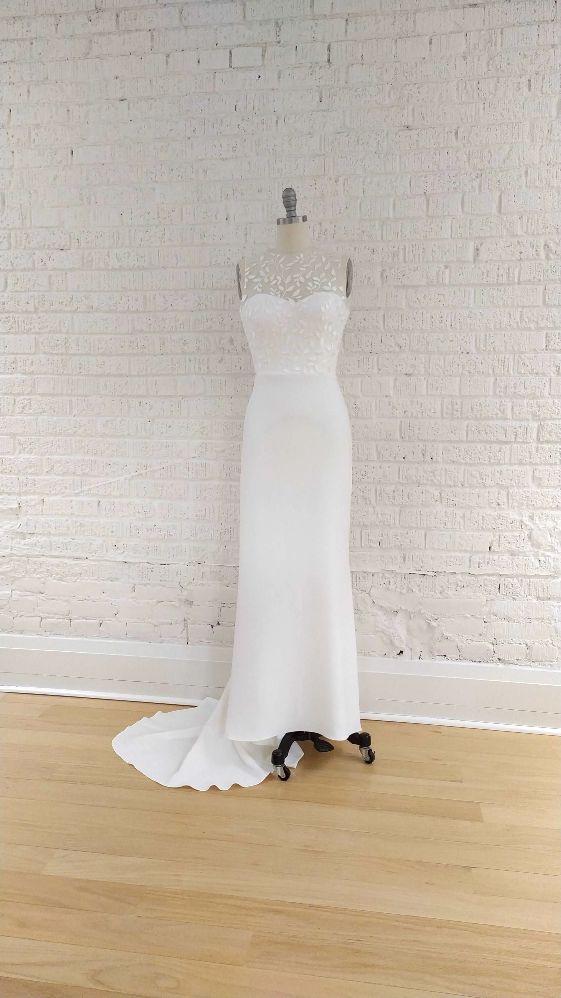 JODY Off the Rack Simple Crepe Wedding Dress